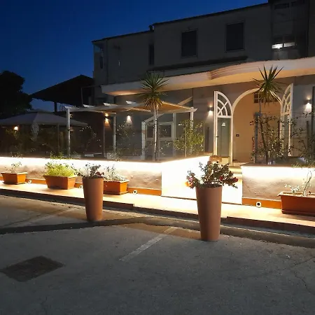 לינה וארוחת בוקר City Pompei Accommodations פומפיי