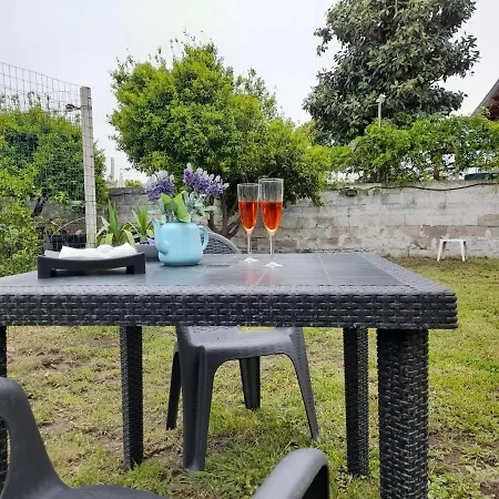לינה וארוחת בוקר City Pompei Accommodations פומפיי