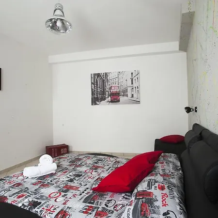 לינה וארוחת בוקר City Pompei Accommodations פומפיי