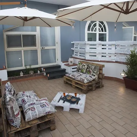 לינה וארוחת בוקר City Pompei Accommodations פומפיי