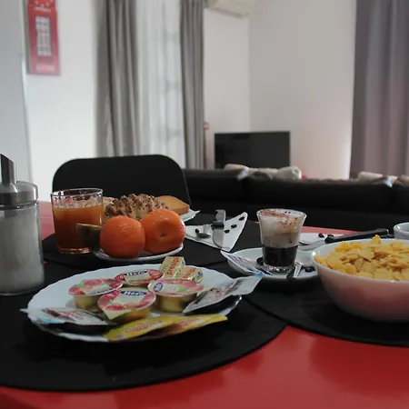לינה וארוחת בוקר City Pompei Accommodations 3*